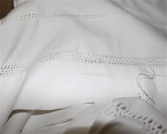 A quantity of linen including table cloths